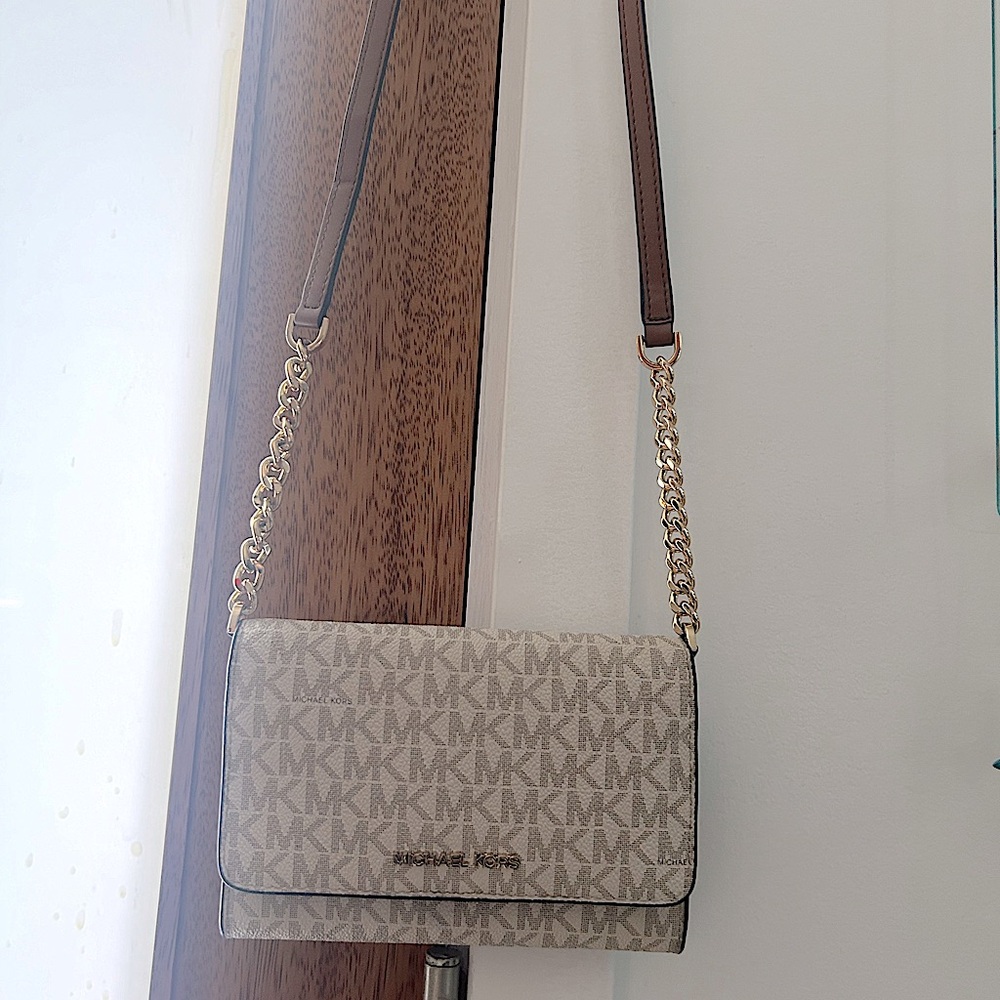 Michael Kors Jet Set Travel Multifunction Phone Crossbody Bag (Vanilla Color)